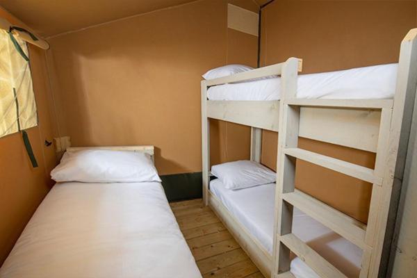 Camping Chateau De Galaure Chateauneuf-de-Galaure Buitenkant foto