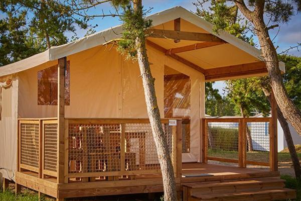 Camping Chateau De Galaure Chateauneuf-de-Galaure Buitenkant foto