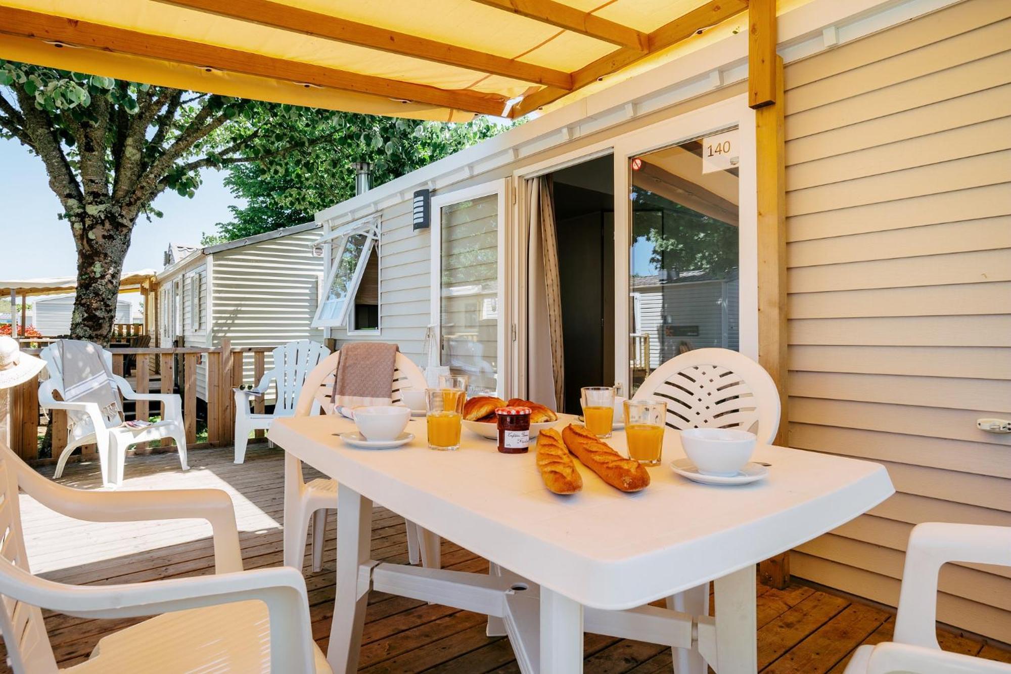 Camping Chateau De Galaure Chateauneuf-de-Galaure Buitenkant foto